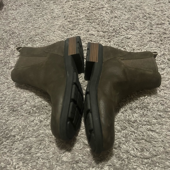 UGG Chelsea boot! - Picture 4 of 8